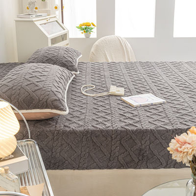 Einstückige Winter-Wärme-Korallen-Velvet-Bettdecke mit rutschfeste Matte ideal für zu Hause