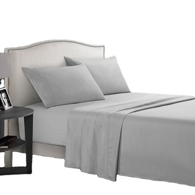 Schmücken Sie Ihr Bett mit gestickten Bettwäsche-Sets und passenden Vorhängen