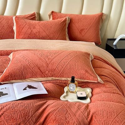 100% Polyester Stoff Winter Bettwäsche Set Design mit Luxus Bett und King Size Comforter