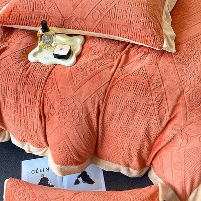 100% Polyester Stoff Winter Bettwäsche Set Design mit Luxus Bett und King Size Comforter
