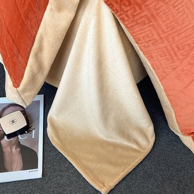 100% Polyester Stoff Winter Bettwäsche Set Design mit Luxus Bett und King Size Comforter