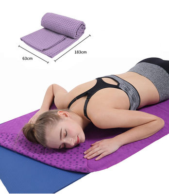 Nicht rutschfähiges heißes Yoga Handtuch mit Silikonpunkten Öko-freundliche und maßgeschneiderte Druckmuster