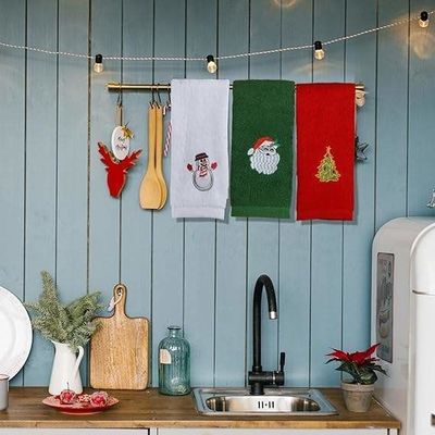 2023 Weihnachtshandtuch Geschenk Set Hypoallergene Baumwollhandtücher in Geschenkbox mit Stickerei