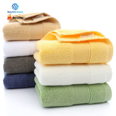 Erleben Sie einen unvergleichlichen Komfort mit unserem weichen und absorbierenden 100% Baumwoll-Badetuch-Set.