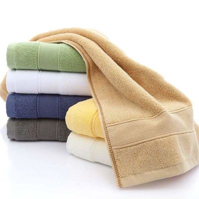 Erleben Sie einen unvergleichlichen Komfort mit unserem weichen und absorbierenden 100% Baumwoll-Badetuch-Set.