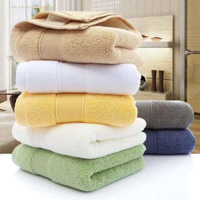 Erleben Sie einen unvergleichlichen Komfort mit unserem weichen und absorbierenden 100% Baumwoll-Badetuch-Set.