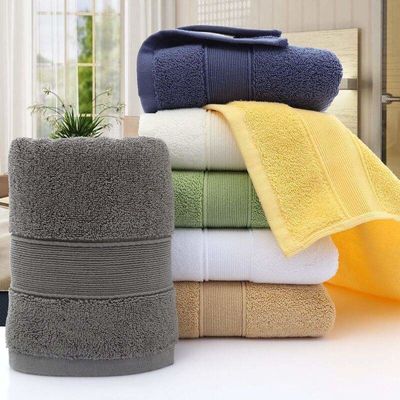 Erleben Sie einen unvergleichlichen Komfort mit unserem weichen und absorbierenden 100% Baumwoll-Badetuch-Set.