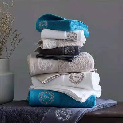 5-Sterne-Hotel 100% Baumwoll-Spa-Gesicht-Hand-Badehandtuch-Sets mit benutzerdefiniertem Logo und solider Farbe
