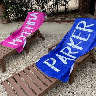 Personalisiertes Poolhandtuch Mikrofiber Strandhandtuch mit fettem Schriftart und benutzerdefiniertem Namen