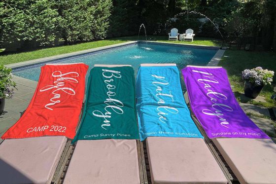 Personalisiertes Poolhandtuch Mikrofiber Strandhandtuch mit fettem Schriftart und benutzerdefiniertem Namen